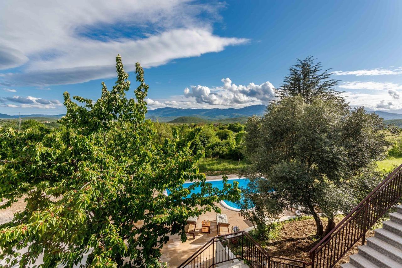 Casa Di Oliva-House With Heated Pool & Jacuzzi In Trilj, Croatia Villa ภายนอก รูปภาพ