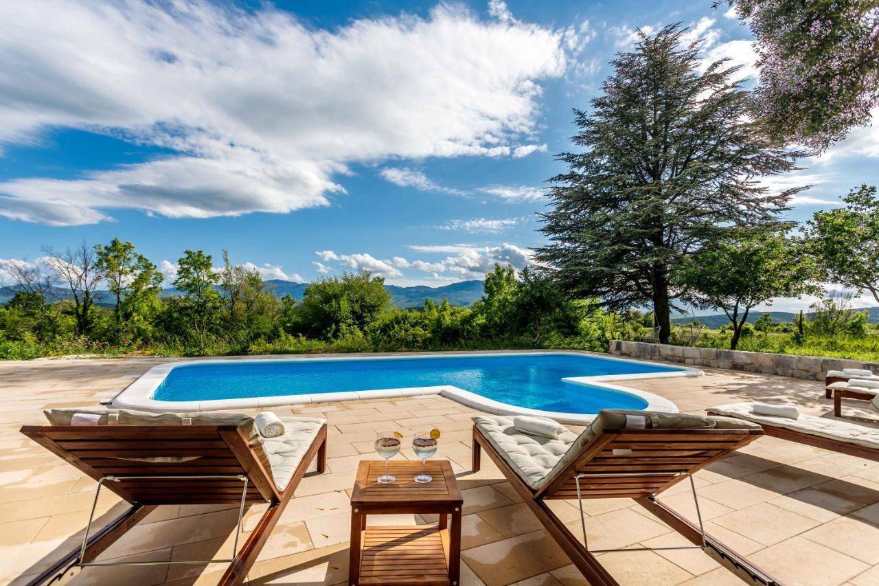 Casa Di Oliva-House With Heated Pool & Jacuzzi In Trilj, Croatia Villa ภายนอก รูปภาพ