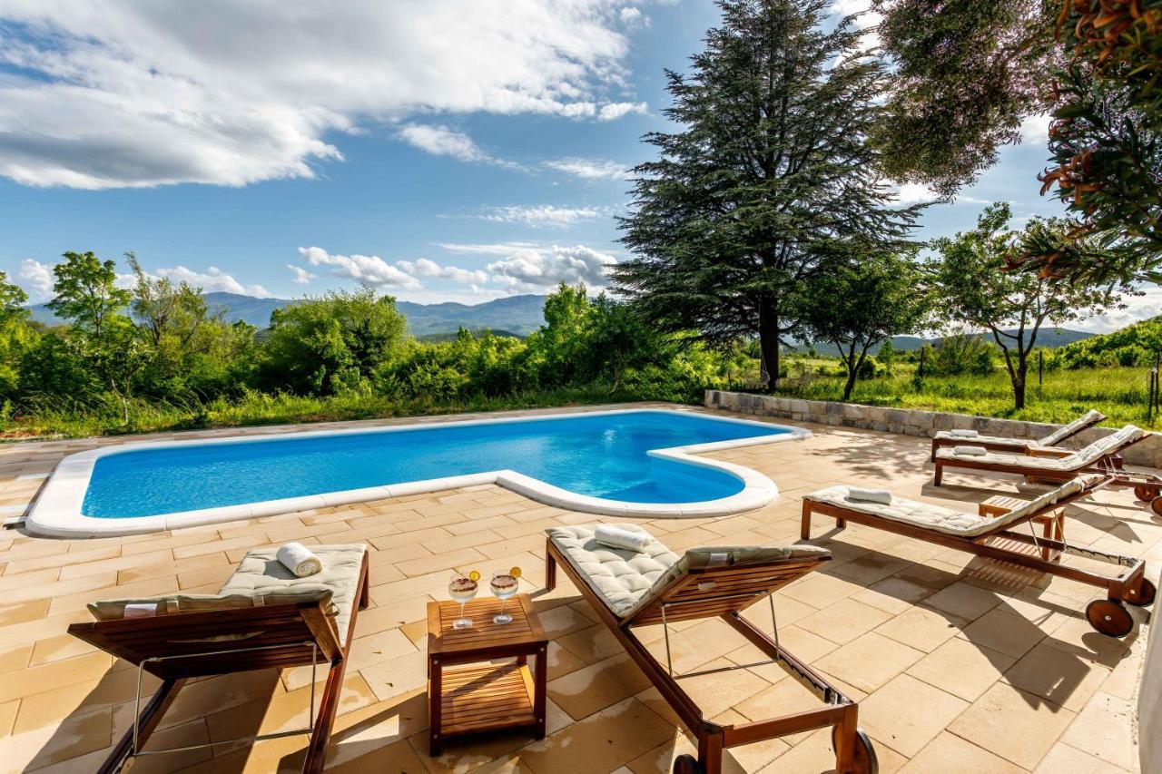 Casa Di Oliva-House With Heated Pool & Jacuzzi In Trilj, Croatia Villa ภายนอก รูปภาพ