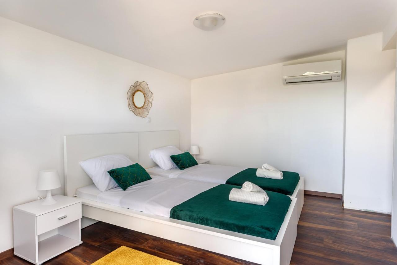 Casa Di Oliva-House With Heated Pool & Jacuzzi In Trilj, Croatia Villa ภายนอก รูปภาพ