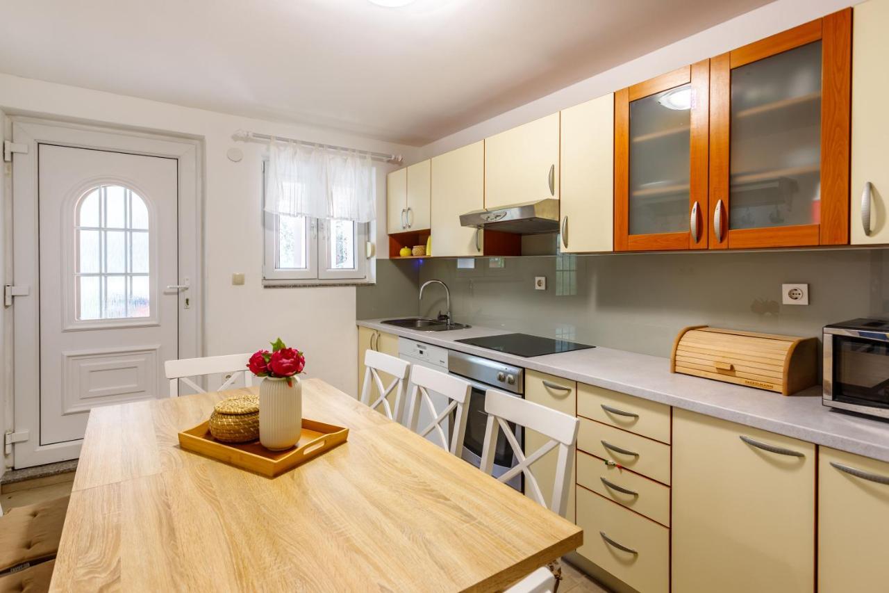 Casa Di Oliva-House With Heated Pool & Jacuzzi In Trilj, Croatia Villa ภายนอก รูปภาพ