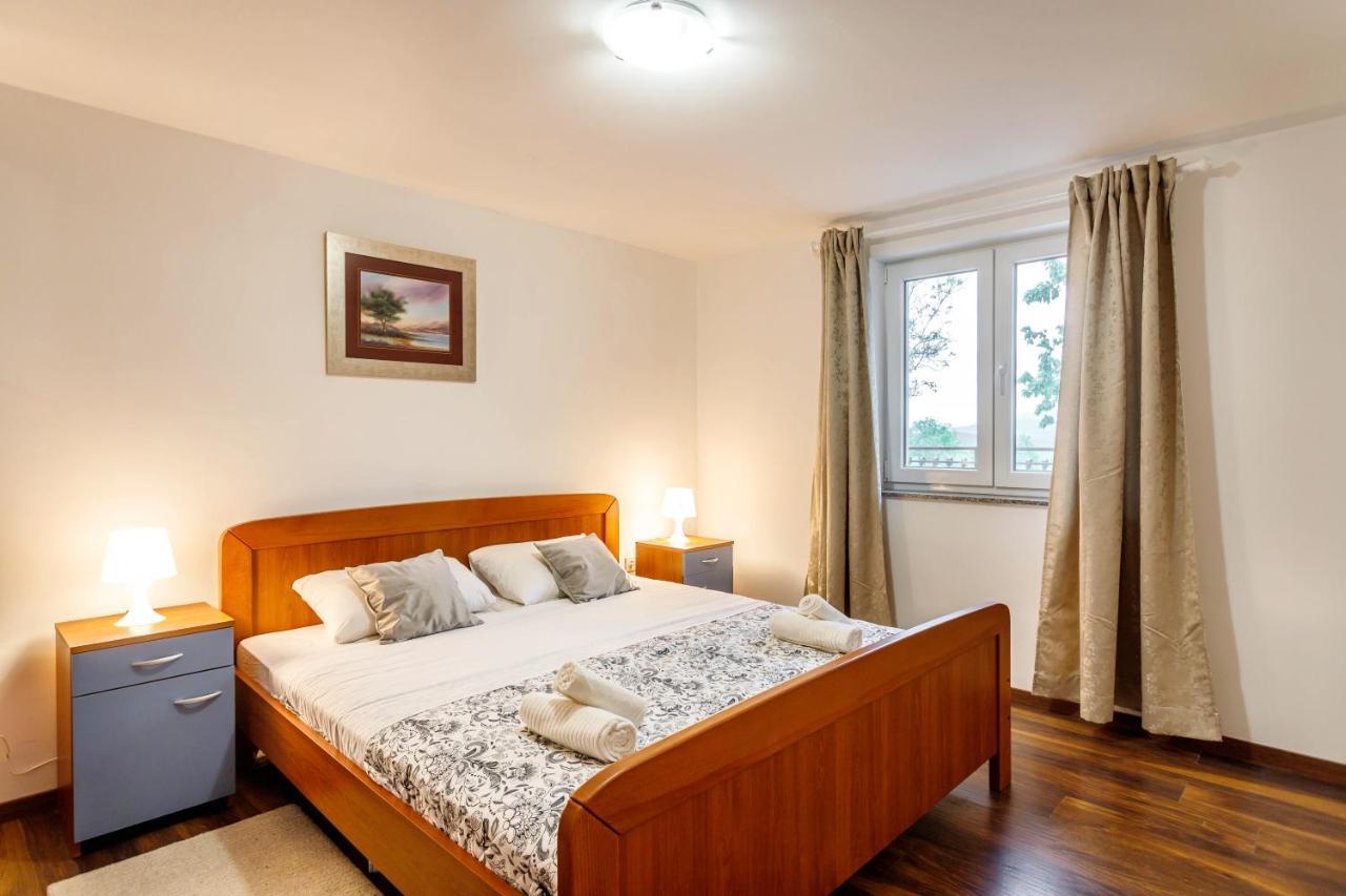 Casa Di Oliva-House With Heated Pool & Jacuzzi In Trilj, Croatia Villa ภายนอก รูปภาพ