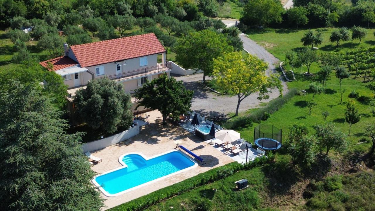 Casa Di Oliva-House With Heated Pool & Jacuzzi In Trilj, Croatia Villa ภายนอก รูปภาพ