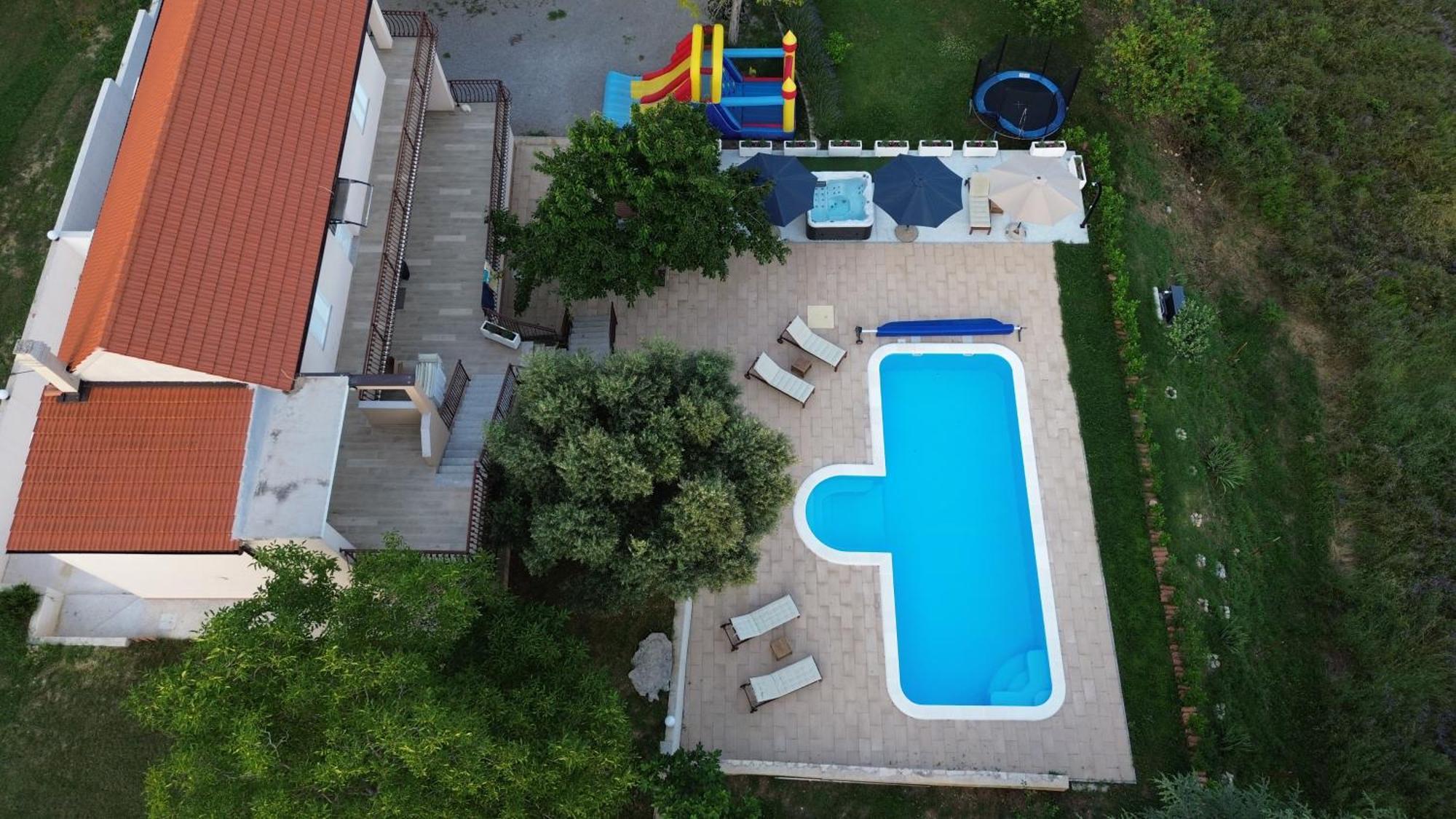 Casa Di Oliva-House With Heated Pool & Jacuzzi In Trilj, Croatia Villa ภายนอก รูปภาพ